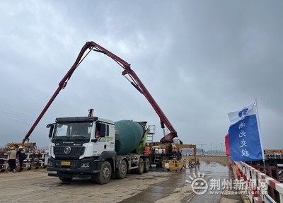 李埠長(zhǎng)江公鐵大橋項(xiàng)目南岸主塔施工啟幕，混凝土切割精準(zhǔn)推進(jìn)